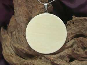 Wooden Amulet XL - Nature loves Lila