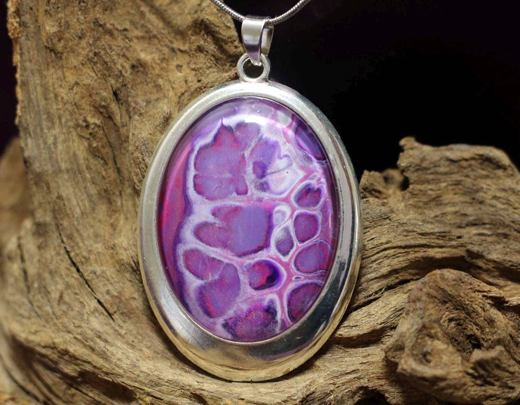 Ovaal amulet L - Purple Rain 2